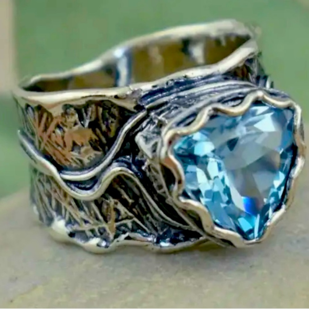Vintage Wide Band Ring Inlaid Waterish Gemstone In Blue